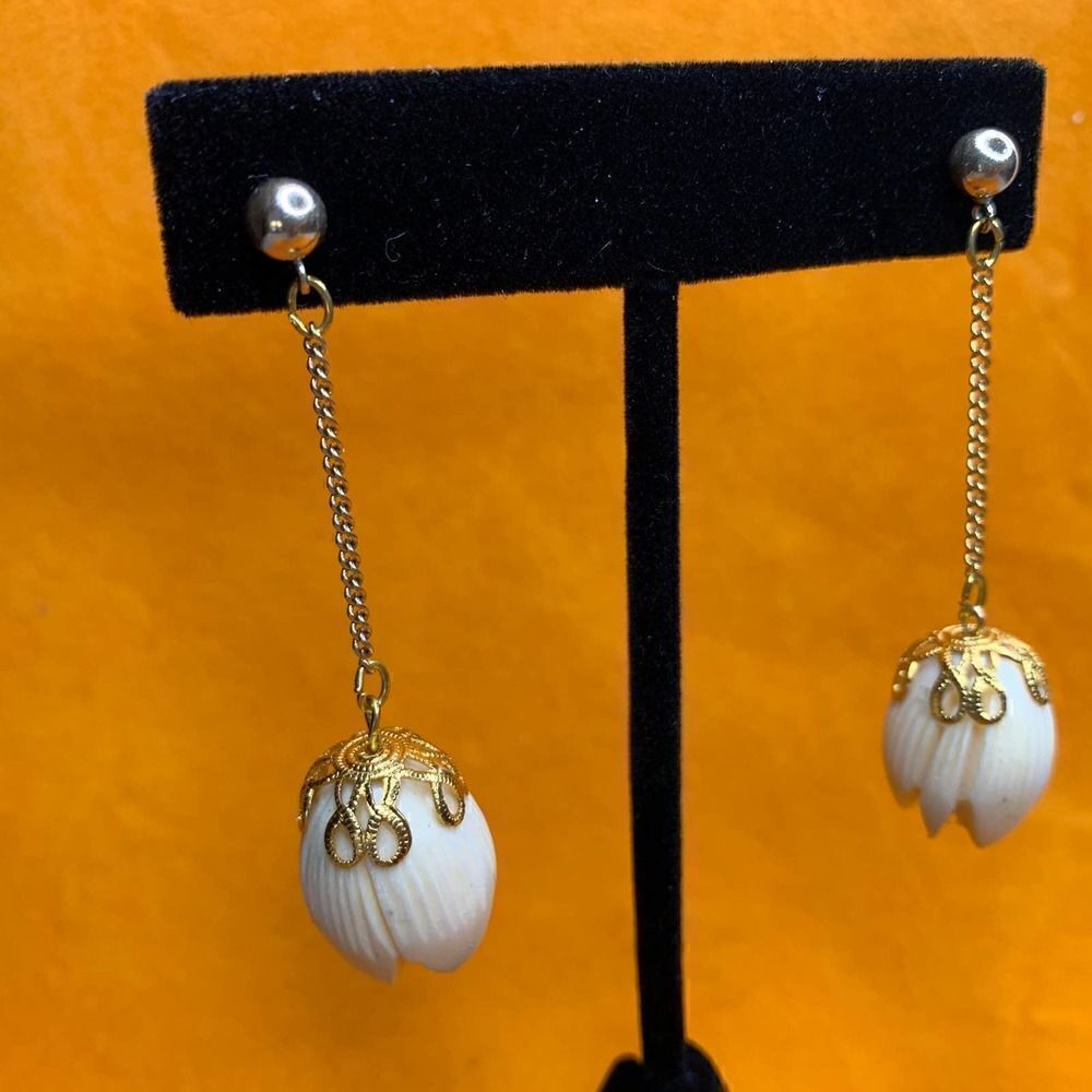 Off White Plastic Tulip shape dangle earrings, in Gold plate